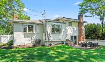 2 Lydia Ct, Albertson, NY 11507