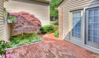 123 Pine Glen Dr, East Greenwich, RI 02818