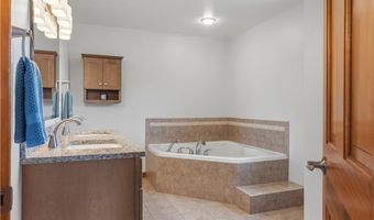 3 Courtney Ln, Hopkinton, RI 02832