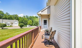 136 Pond View Cir 136, Beacon Falls, CT 06403