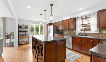 3207 CRESTVIEW Dr, Appleton, WI 54915