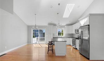 5 Thelma Ln 5, Middletown, RI 02842