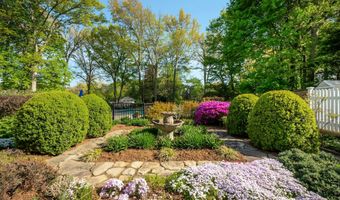 58 Knollwood Ln, Darien, CT 06820