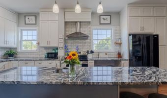 71 Vinton Ave, Cranston, RI 02920