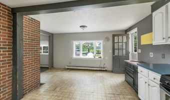 18 W Huntress Pond Rd, Barnstead, NH 03225