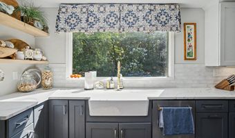 121 Peacock Rd, Barnesville, GA 30204