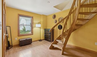 32 S V Ln, Augusta, ME 04330