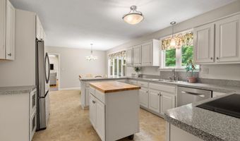 6 Winterberry Dr, Amherst, NH 03031
