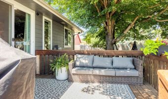 208 W Chapelwood Dr, Brandon, SD 57005