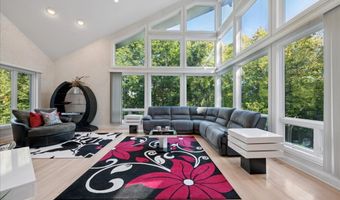 925 N River Rd, Algonquin, IL 60102