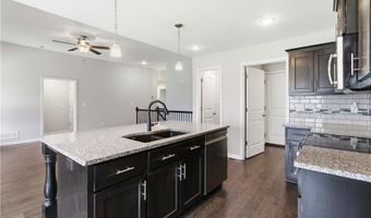 14223 Amanda Ln, Basehor, KS 66007