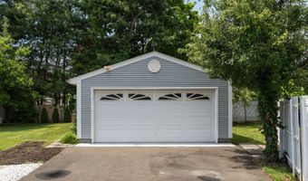 3 Garden St, Branford, CT 06405