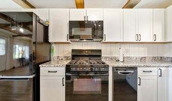 81 Mud Pt S, Alburgh, VT 05440