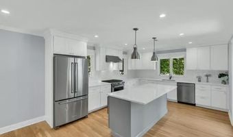 430 Church St, Belford, NJ 07718