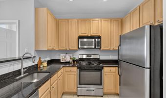 2465 ARMY NAVY Dr 1-202, Arlington, VA 22206