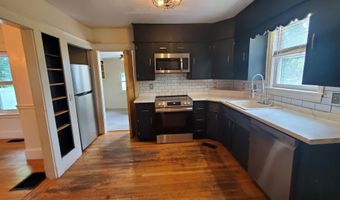 84 14th St, Bangor, ME 04401