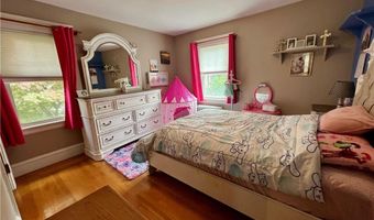 55 Greylock Ave, Cranston, RI 02910