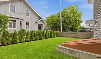 82 Van Zandt Ave, Newport, RI 02840