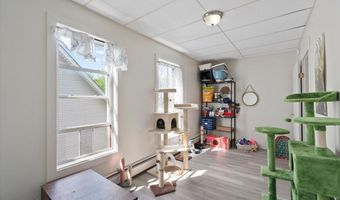 18 Maple Ave, Barre, VT 05641