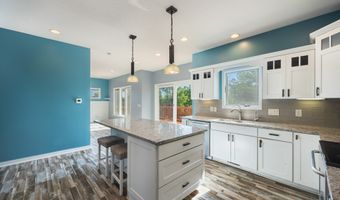 923 S 10th St, Adel, IA 50003