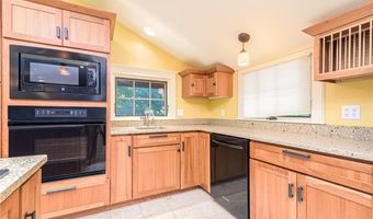 137 Narragansett Ave, Jamestown, RI 02835