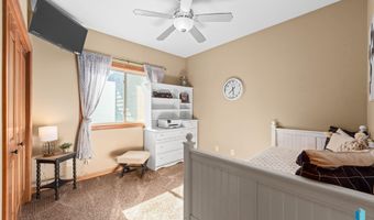 1409 W Creekside Dr, Brandon, SD 57005