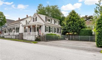 8 Lincoln Ave, Bristol, RI 02809