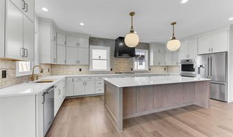 805 Club Dr W, Aurora, OH 44202