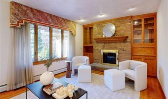 40 Phenix Ridge Dr, Cranston, RI 02921