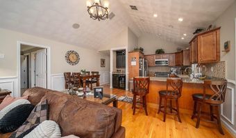 1421 Douglas Ave E, North Providence, RI 02904