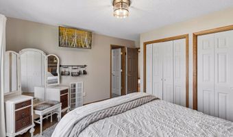 7370 158th St W, Apple Valley, MN 55124