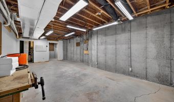 646 S Country Estates Ln, Bloomfield, IN 47424