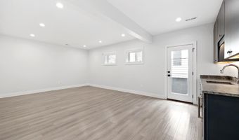 924 28TH St S, Arlington, VA 22202