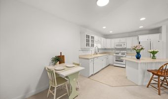 9 Blue Meadow Ct 9, Bourne, MA 02532