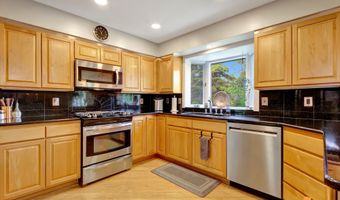 10010 Lone Tree Dr, Anchorage, AK 99507