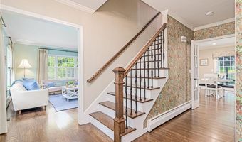 36 Beauchamp Dr, North Kingstown, RI 02874
