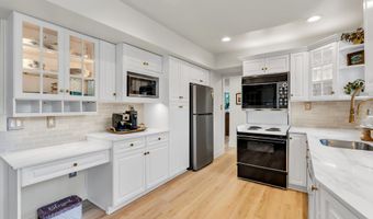 40 Icemeadow Ln, Aberdeen, NJ 07747