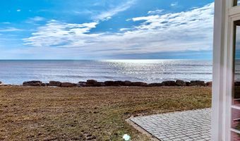 2614 LAKE St, Algoma, WI 54201