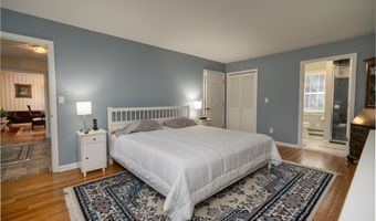 10 Corbin Cir, Branford, CT 06405