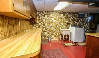 903 Willow Dr, Aberdeen, SD 57401