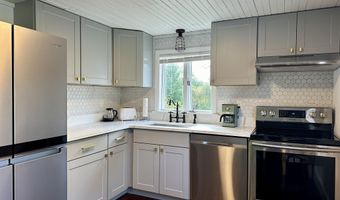 36 Tuxis Rd, Madison, CT 06443