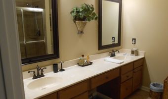 4 HIDDEN LAKE Cir, Barnegat, NJ 08005