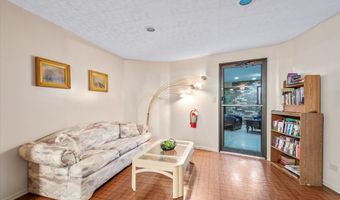 3350 N Carriageway Dr 411, Arlington Heights, IL 60004