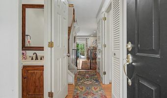 130 WOODEN CARRIAGE Dr, Hockessin, DE 19707