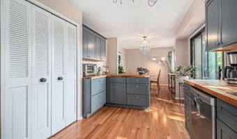 2576 Packard St, Ann Arbor, MI 48104
