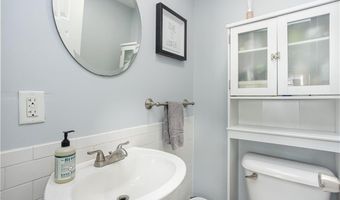 6 Pond Ave, Newport, RI 02840