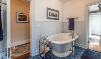 18 Bayside Dr, Belfast, ME 04915