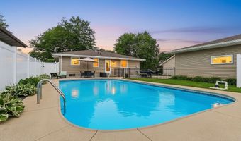 1718 SCHAEFER Cir, Appleton, WI 54915