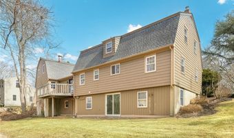 32 Tanglewood Trl, Narragansett, RI 02882