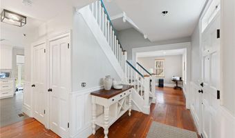 6 Knowlton Ct, Bristol, RI 02809